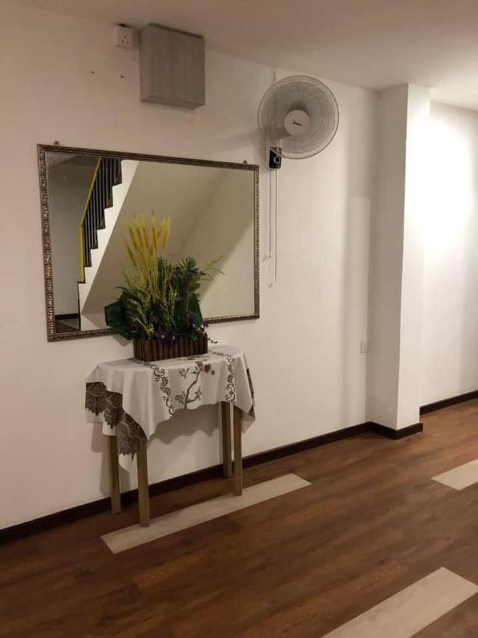 Kapit Hotel Кучинг Экстерьер фото