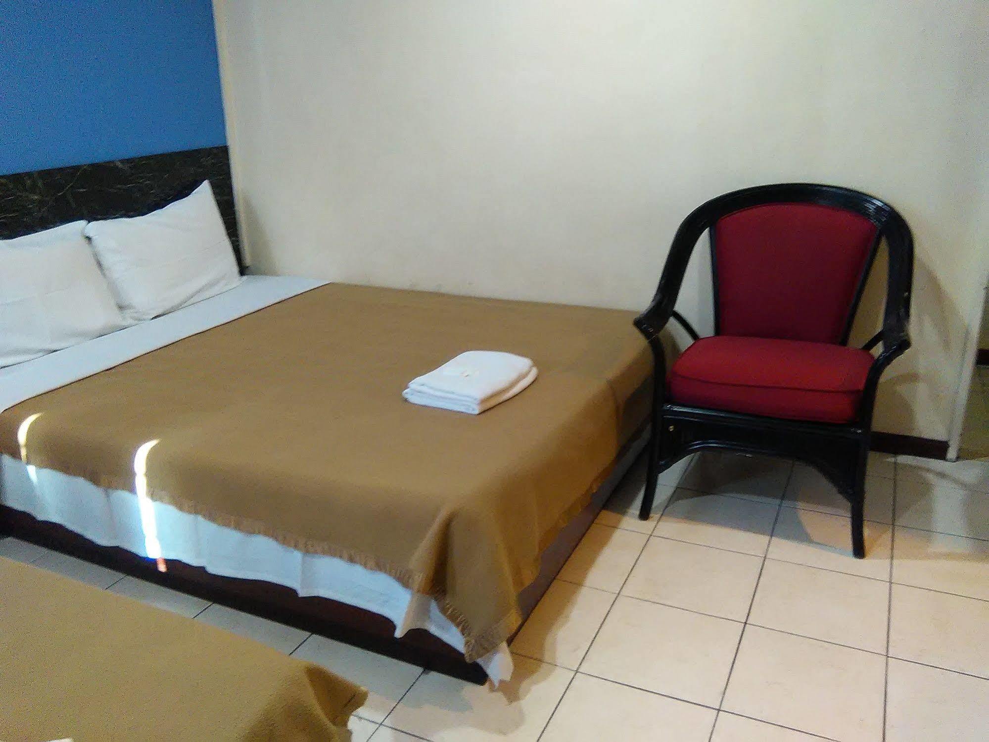Kapit Hotel Кучинг Экстерьер фото
